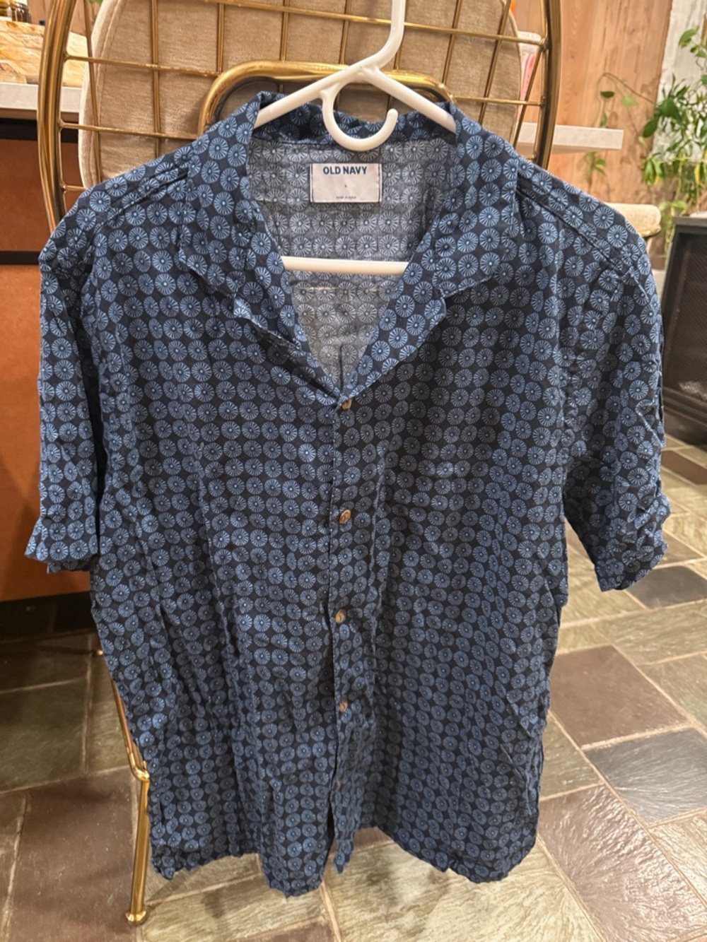 Old Navy Navy Blue Short-Sleeve Button-Down Shirt with Geometric Print